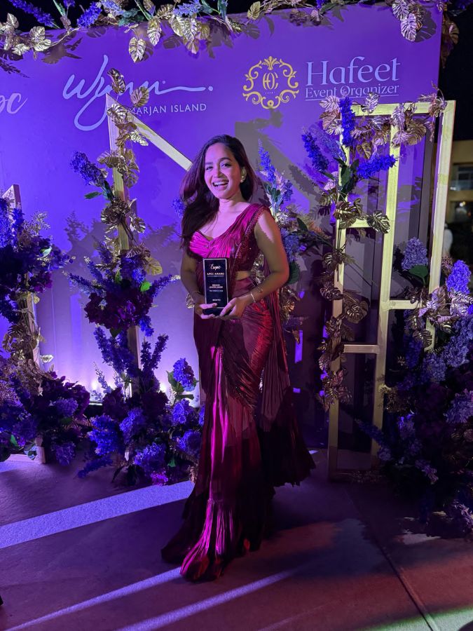 Reetu Jain holding the Wedding Maestro Award at the EWPC Apex Awards 2025