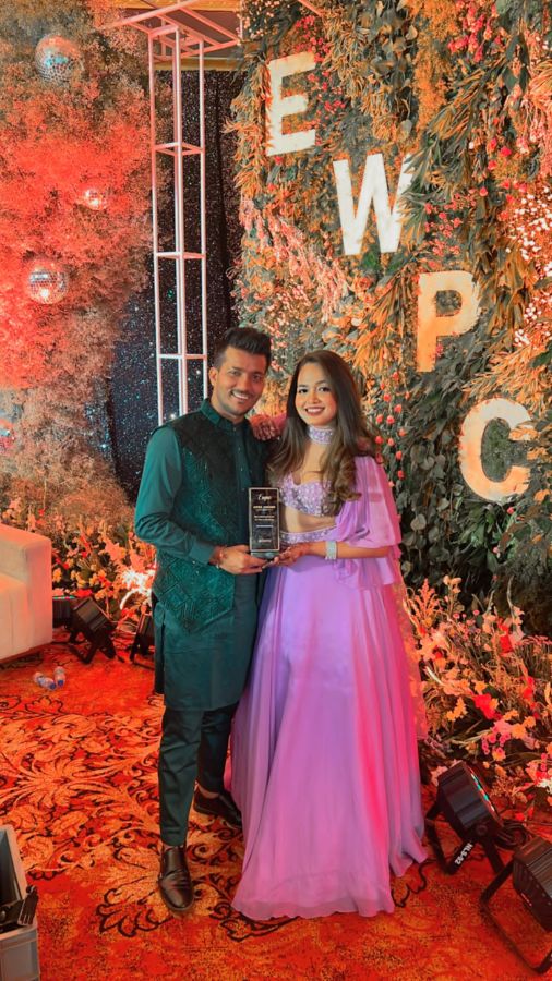 Reetu Jain with the EWPC award for Best Wedding Planner for Themed Weddings